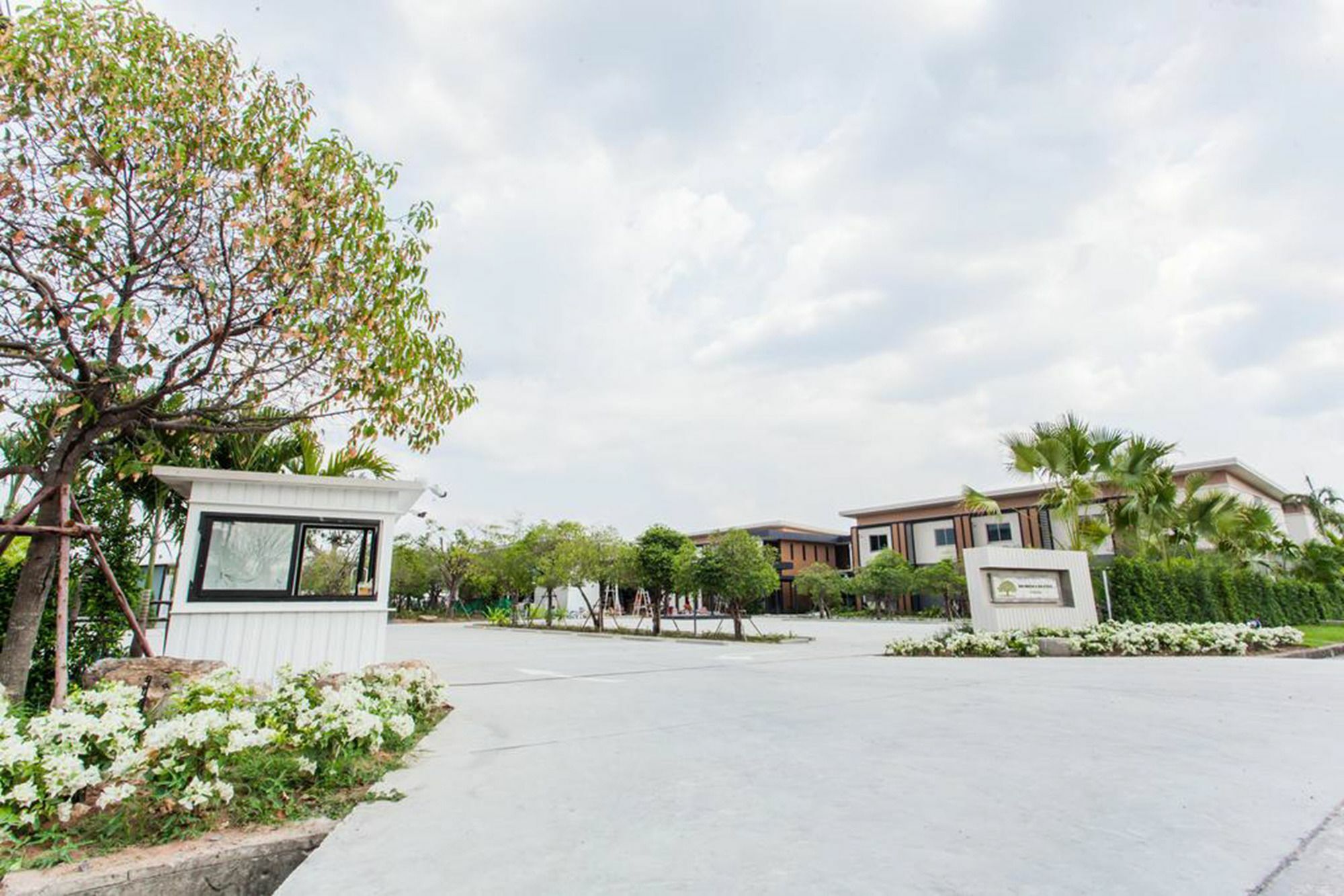 Morino Hotel Si Racha Exterior foto